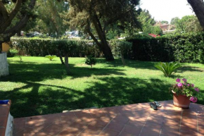 VILLASIMIUS VILLA AND GARDEN, 10 MIN FROM BEACH Villasimius